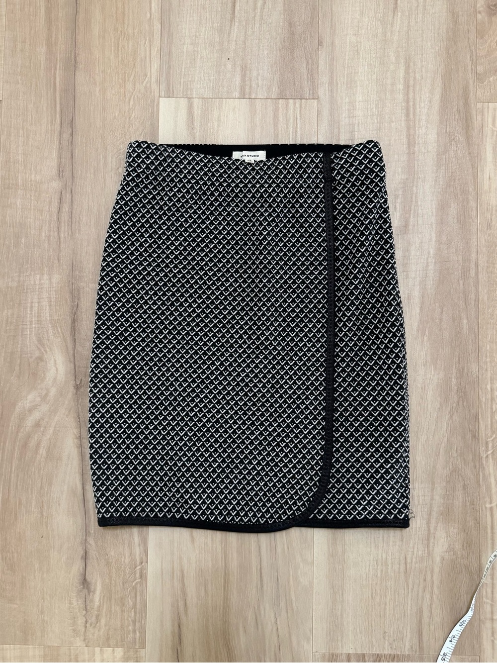 Max Studio Black and White Patterned Pencil Skirt